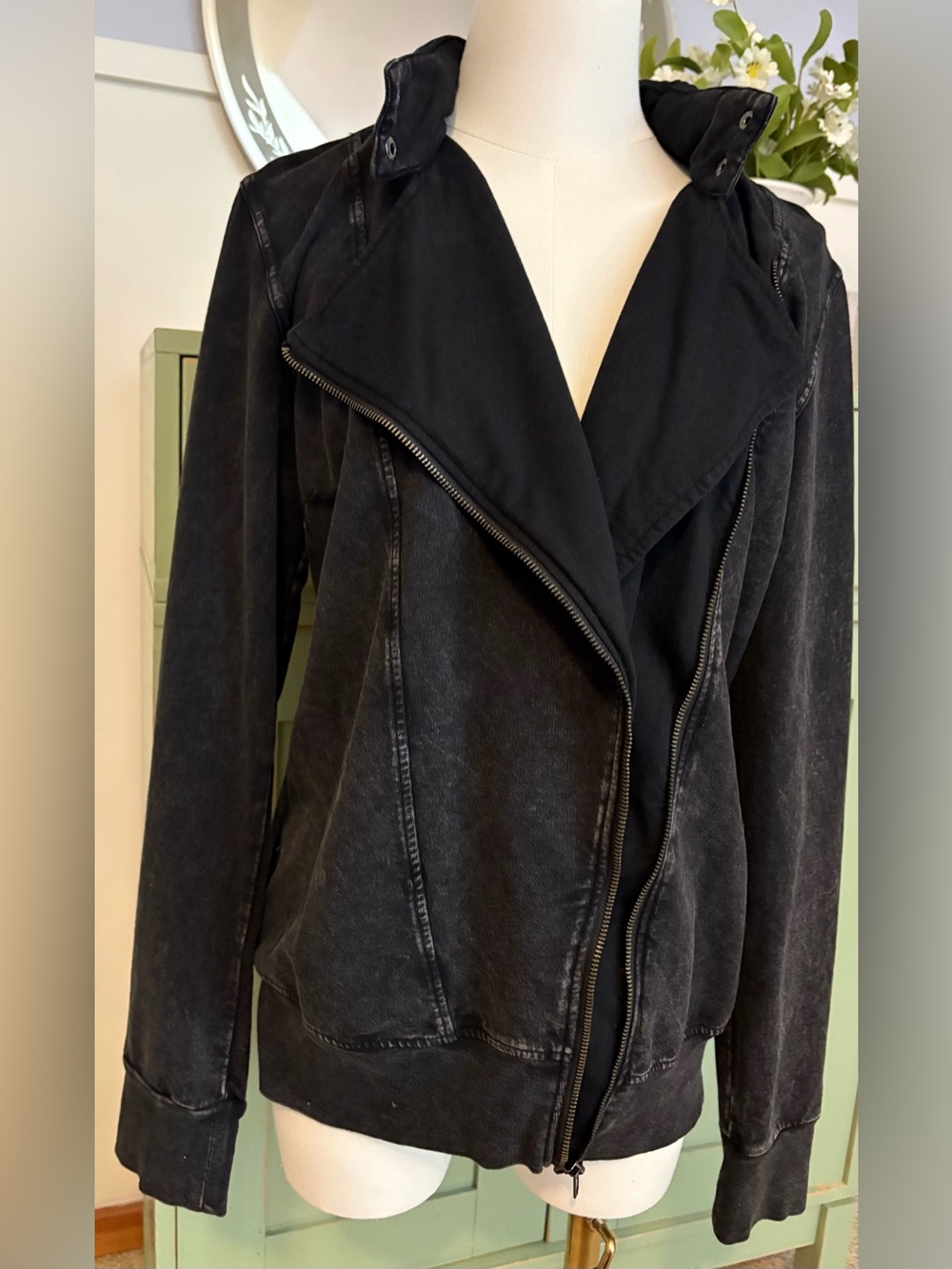 Fast & Furious by Affliction Black Acid-Washed Cotton Moto-Inspired Zip Hoodie - Picture 6 of 14